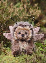 Load image into Gallery viewer, Charlie Bears Signature Collection Tizzie Whizie (Preorder)
