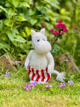 Load image into Gallery viewer, Charlie Bears Minimo Collection Moominmamma
