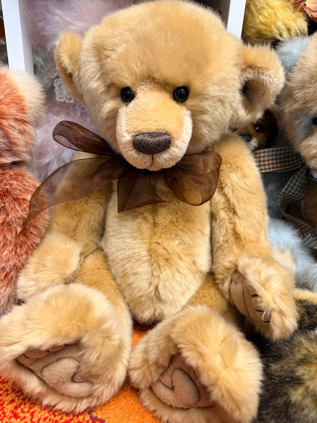Charlie Bears Plush Collection Hug number 1 Charlie 2009 (please read description)