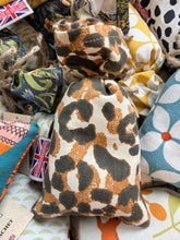 Load image into Gallery viewer, Lavendar bags (natural moth repellent)
