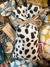 Load image into Gallery viewer, Lavendar bags (natural moth repellent)
